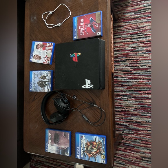 Pre-owned PS4 - Picture 3 of 6